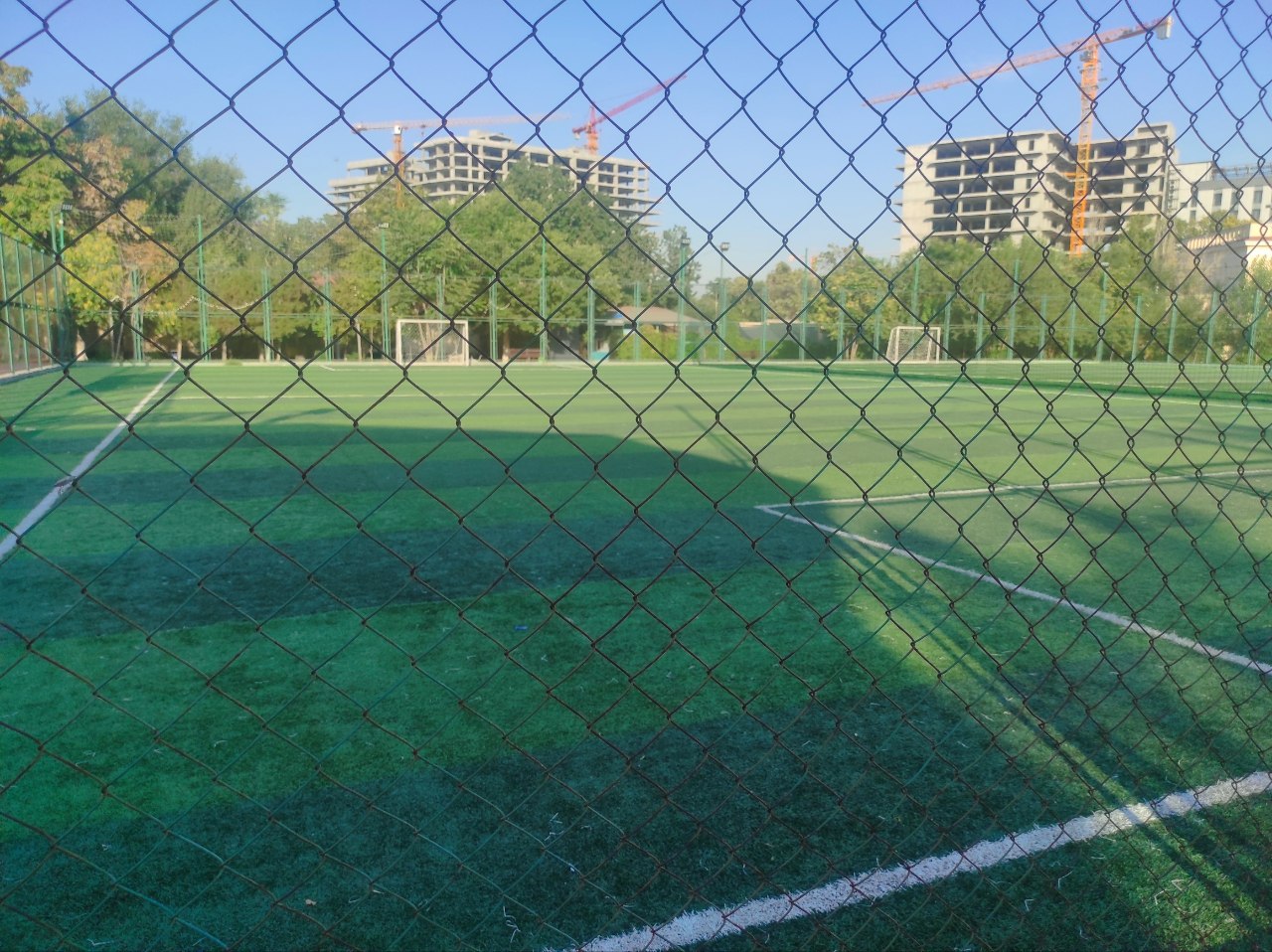 Stadion Do'stlik (eski Bobur) bog'i